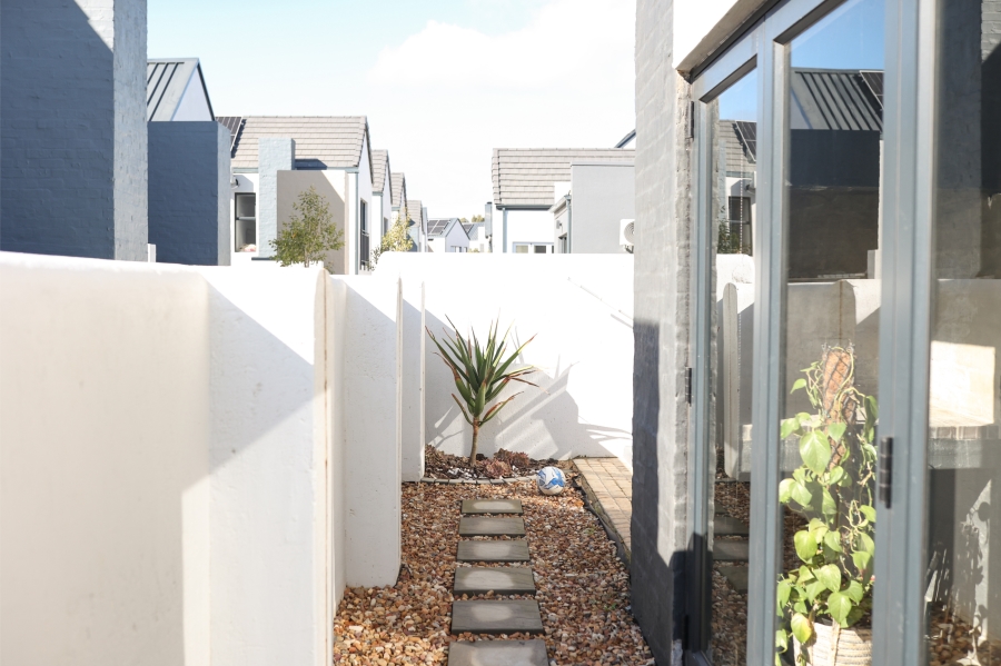 To Let 2 Bedroom Property for Rent in Newinbosch Western Cape